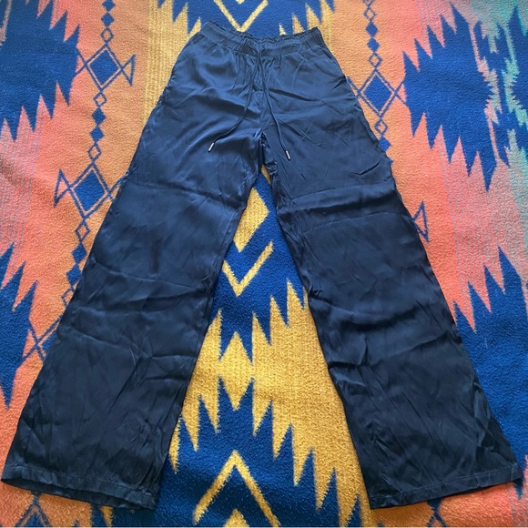 NWOT Zara Satin Wide Flared Leg Pants! Medium. Pockets! Never Worn or Washed! - Picture 2 of 8